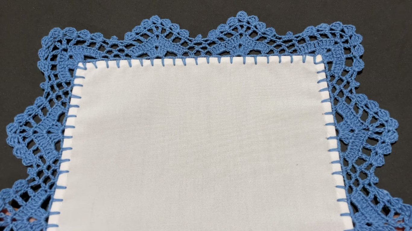 Encantadora Puntilla de Vuelta y Vuelta