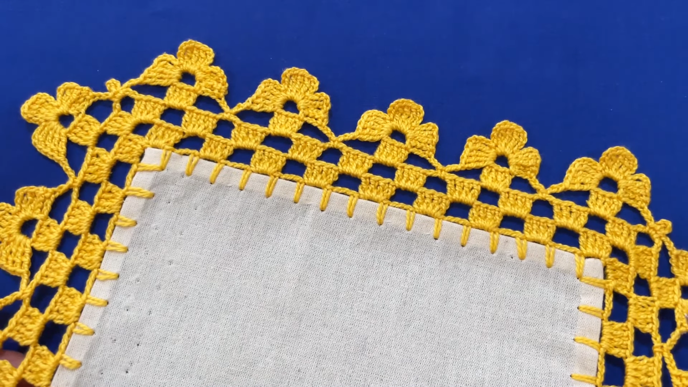 Descubre el Encanto de Tejer una Puntilla de Flores en Vuelta y Vuelta