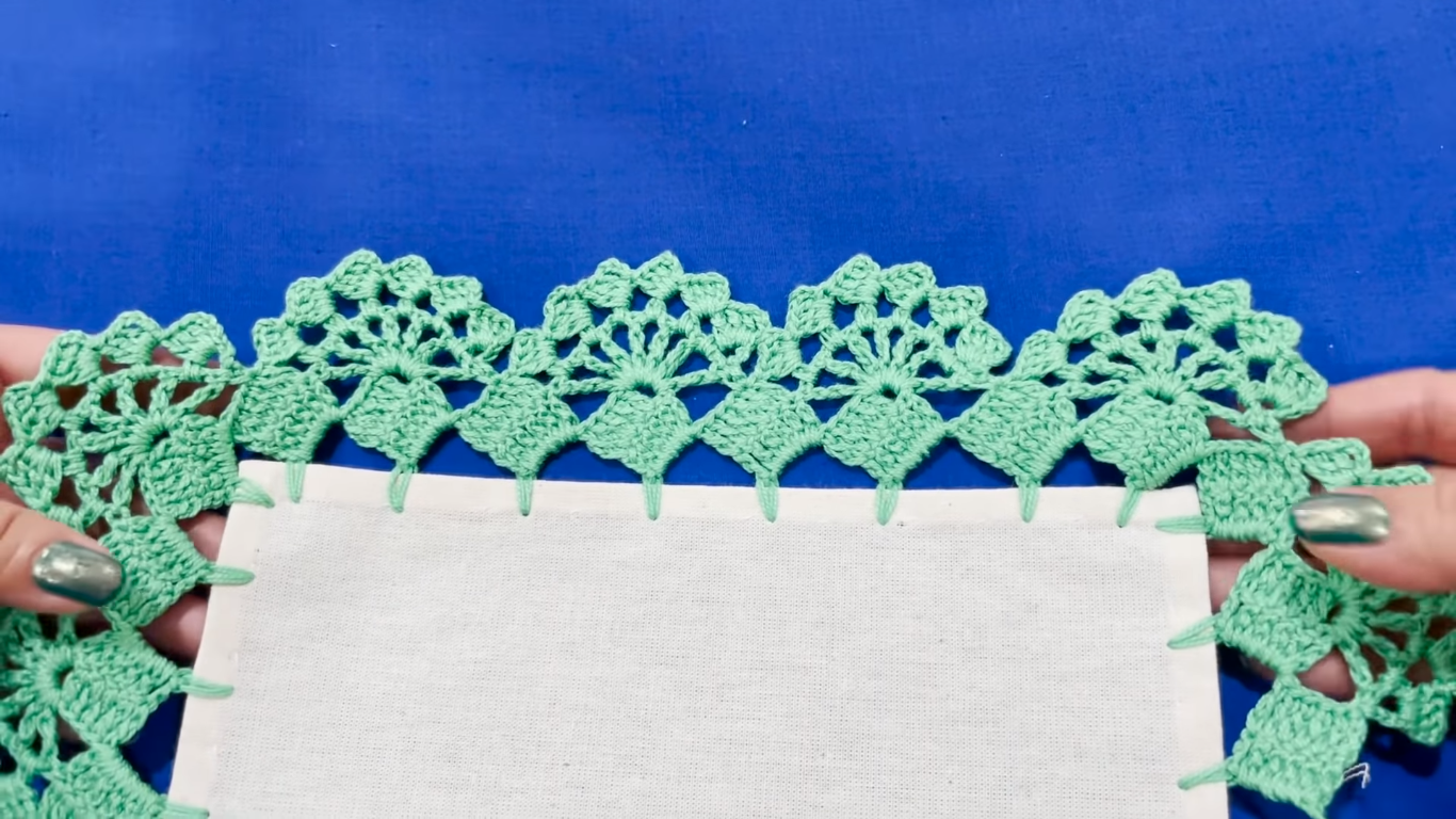 Puntilla Floral Delicadeza en Tejido Paso a Paso