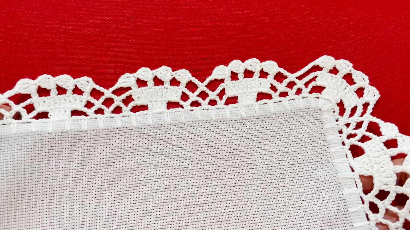 Puntilla Tejida Elegancia en Cada Punto