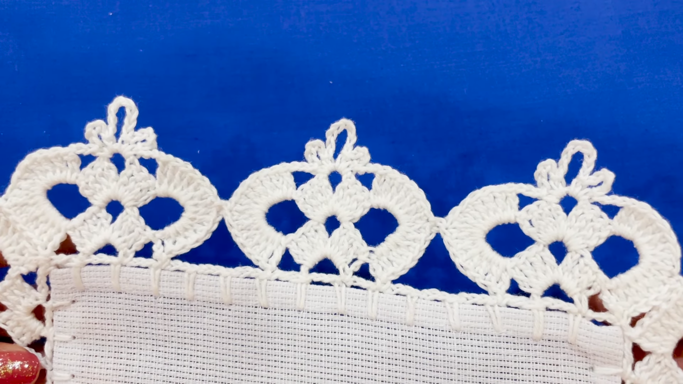 Tejiendo Magia con una Puntilla de Una Sola Vuelta