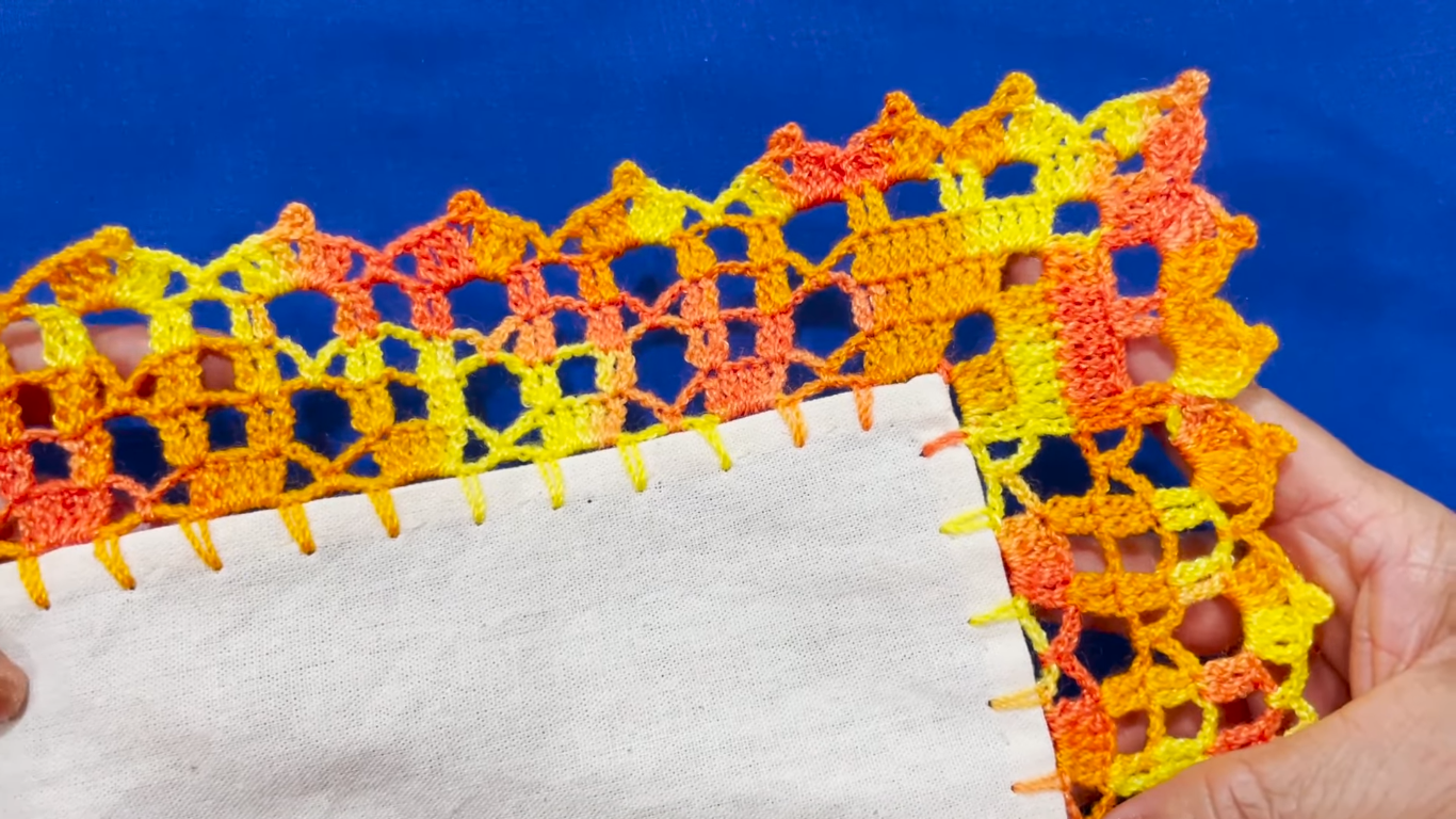 Tejiendo una Puntilla Encantadora de Vuelta y Vuelta