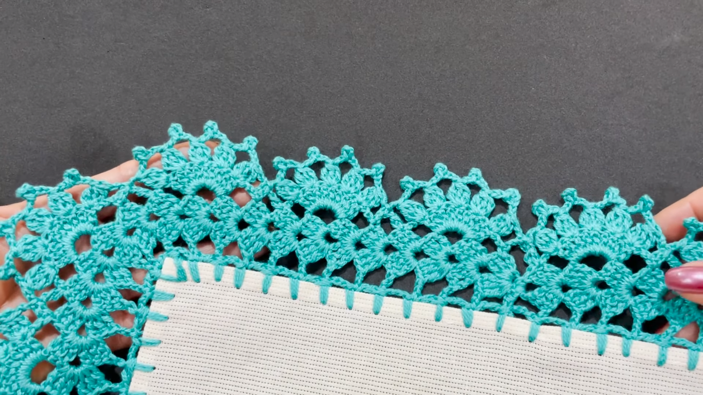 Trenzando Flores Puntilla Rápida y Encantadora