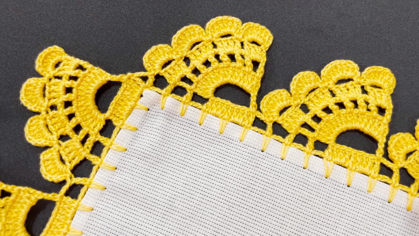 Bonita Puntilla de Dos Vueltas Para Servilleta