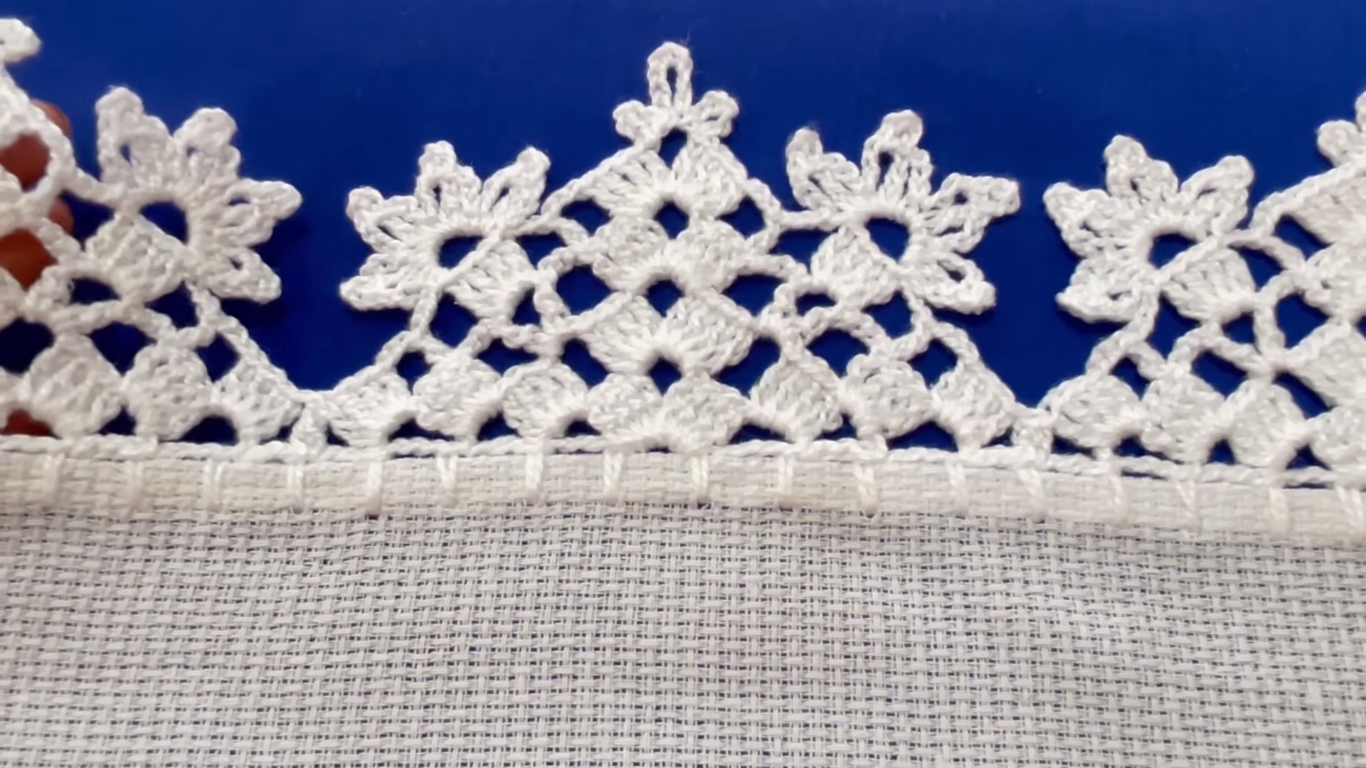 Hermosa Puntilla de Flores de Una Vuelta