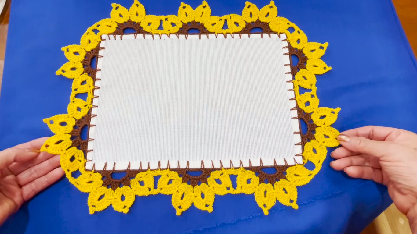 Puntilla de Girasoles Bonita