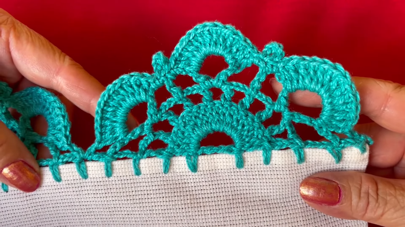 Puntilla en Forma de Media Flor