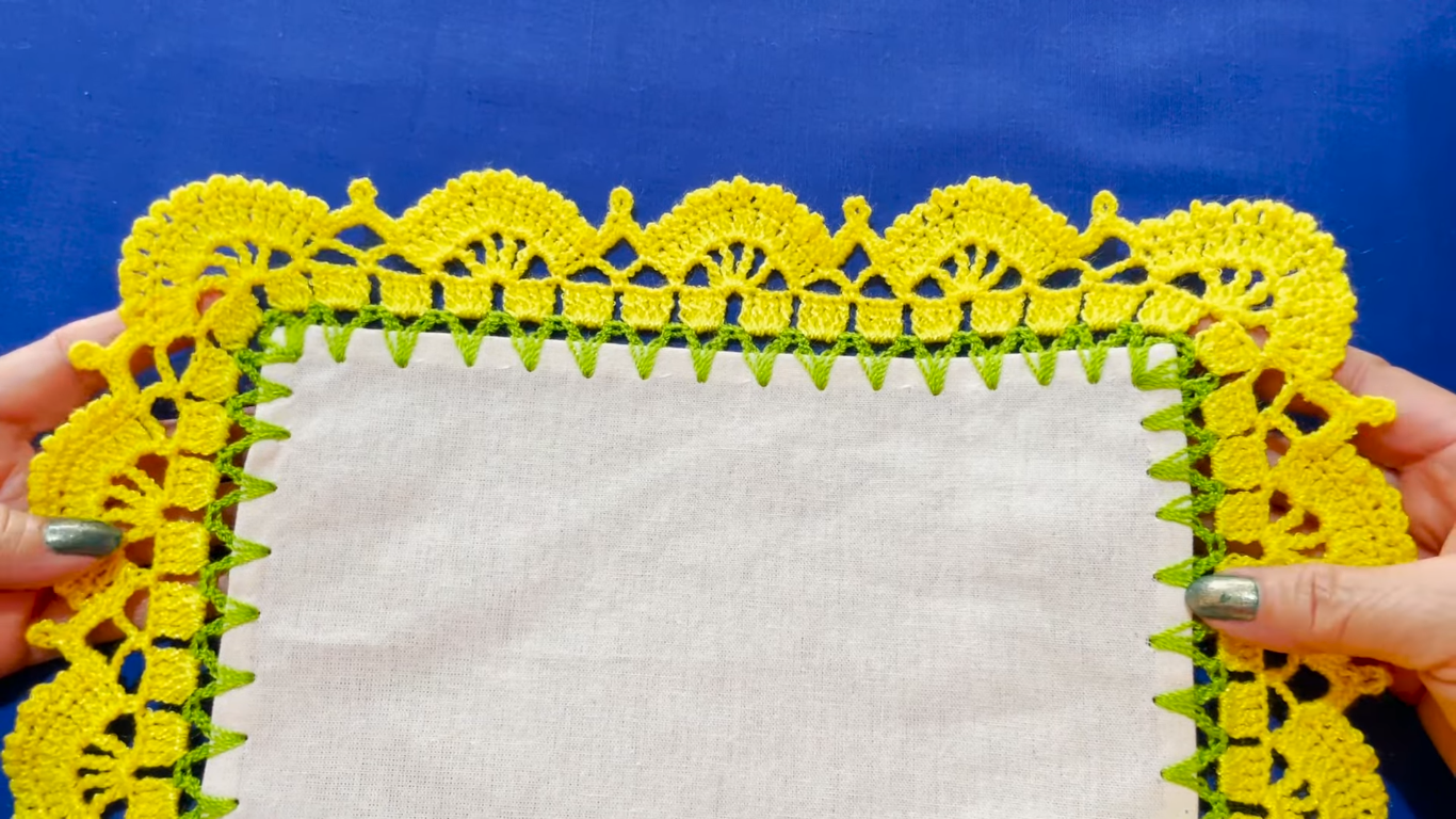 Creación de una Puntilla Tejida con Hilo Cristal