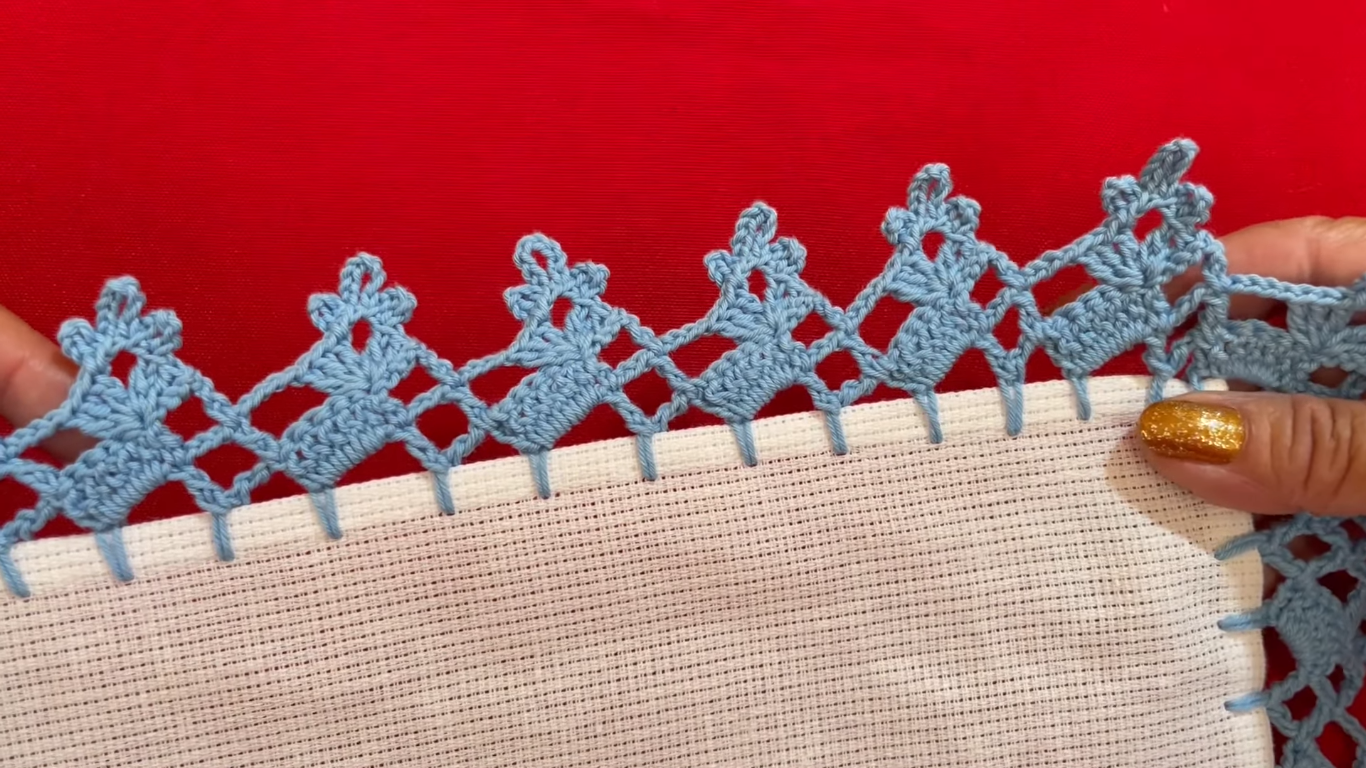 Encantadora Puntilla Pequeña Rápida de Una Vuelta