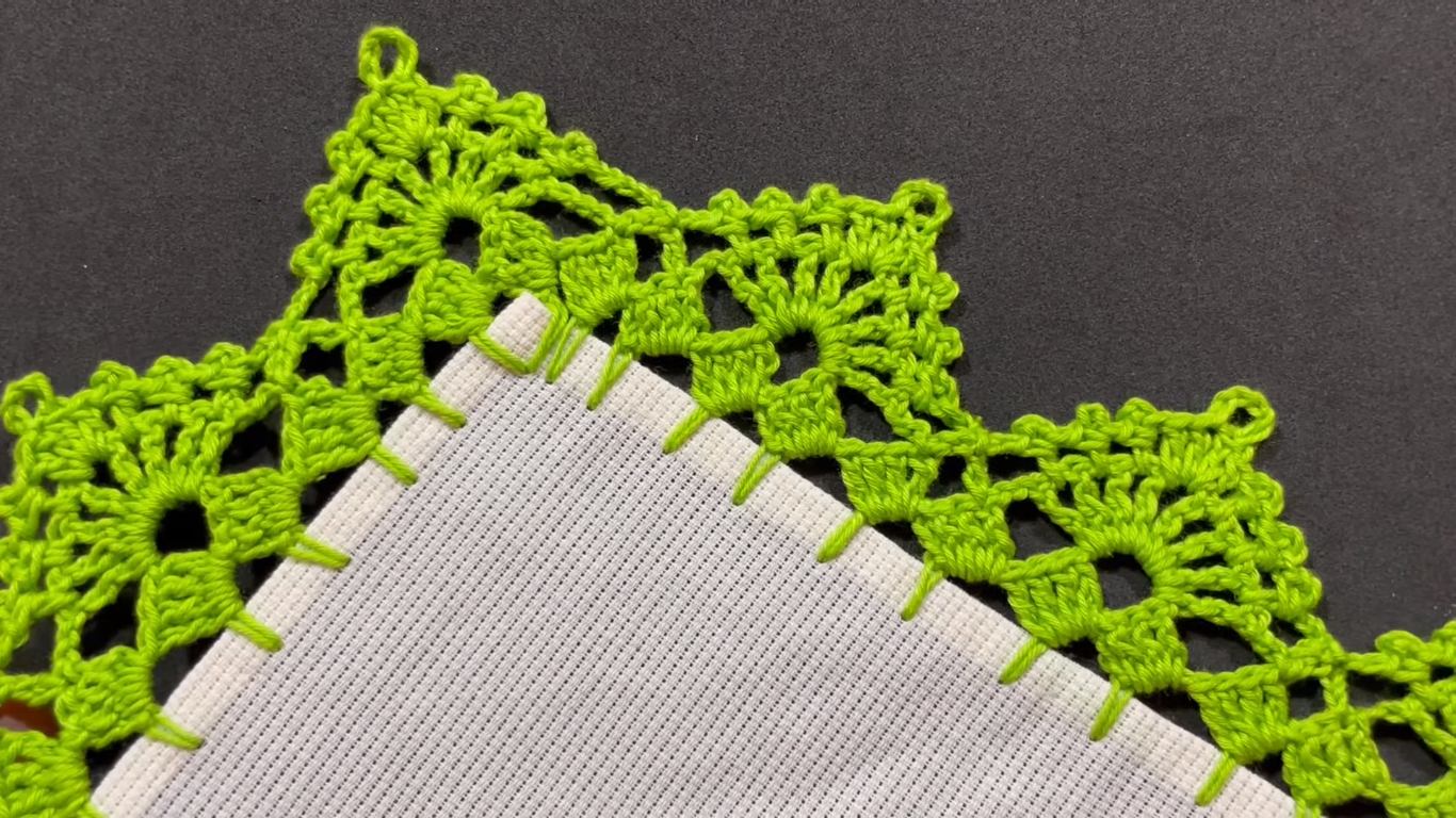 Encantadora y Hermosa Puntilla de Una Vuelta