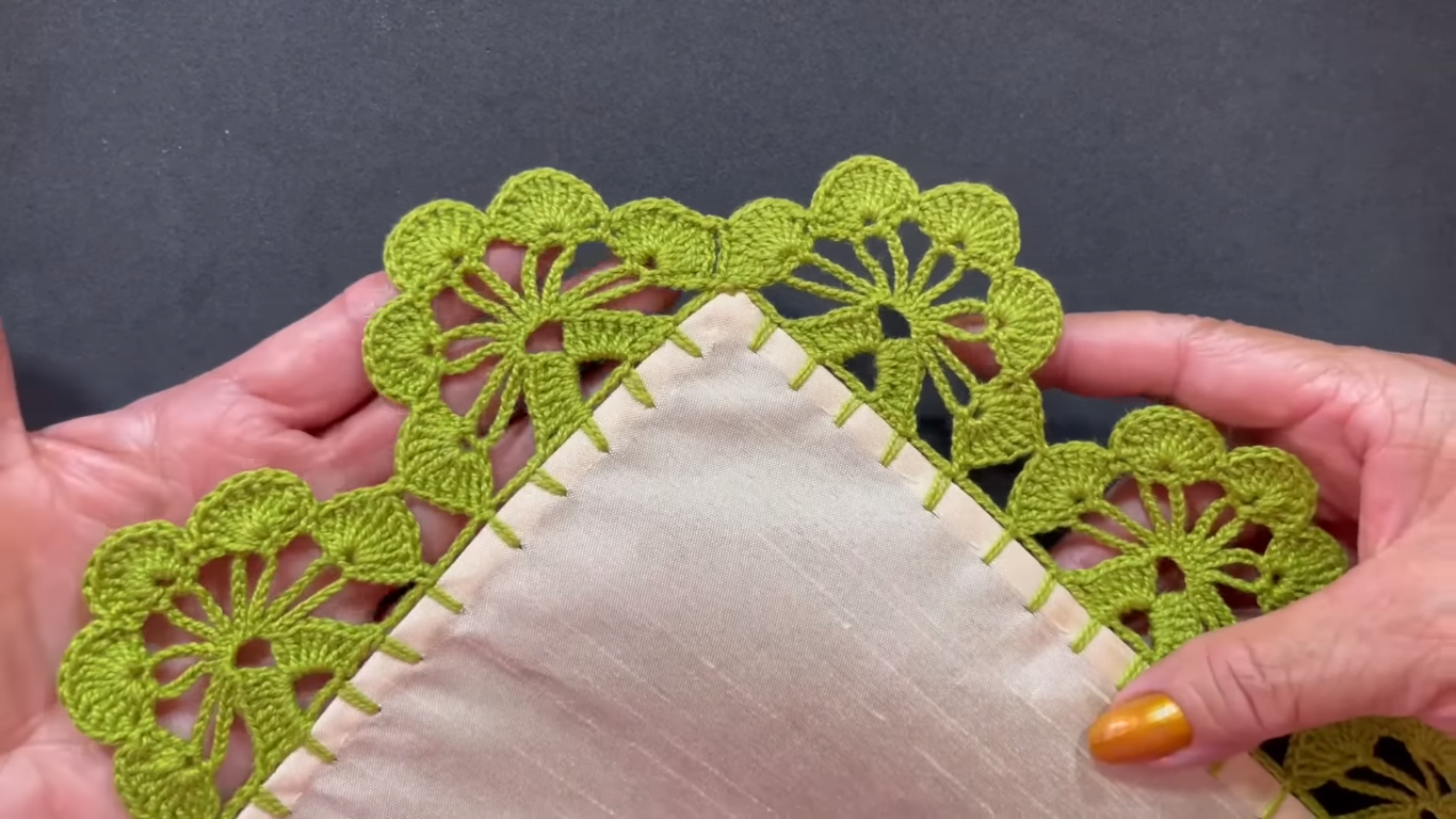 Puntilla de Flores Única y Exclusiva